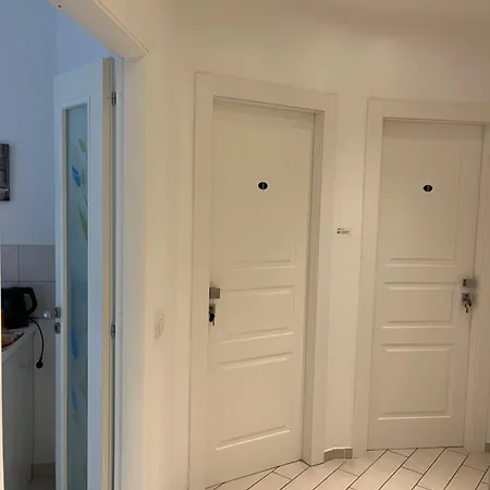 Vomerooms * Naples