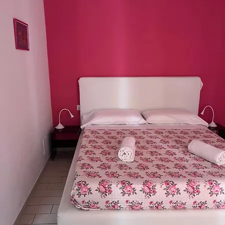 Vomerooms * Naples