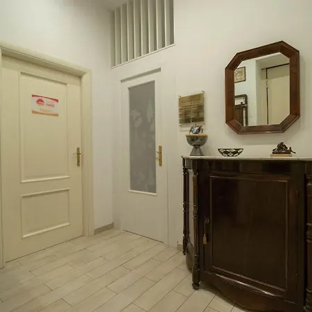 Apartment Nest Near Metrostop Naples