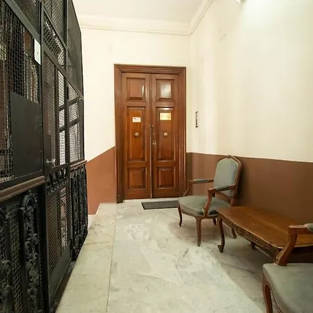 Apartment Nest Near Metrostop Naples