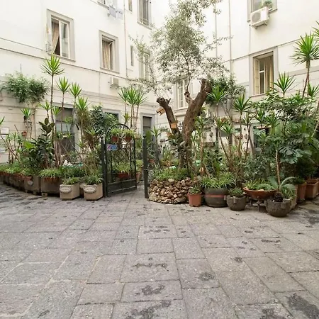 Apartment Nest Near Metrostop Naples