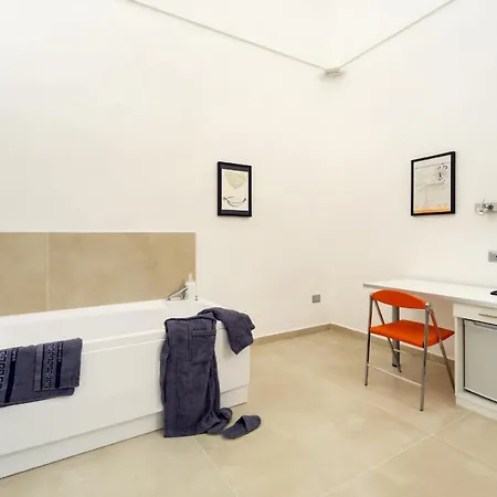 Il Tesoro Smart & Hotel Nápoles
