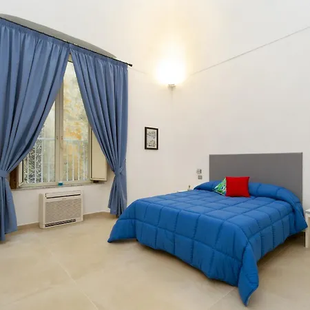 Il Tesoro Smart & 3* Nápoles