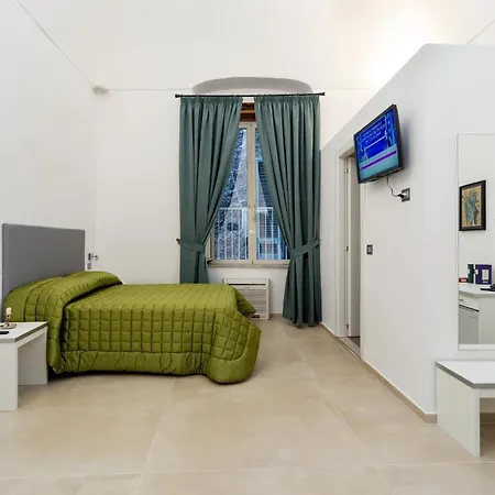 Il Tesoro Smart & 3* Nápoles