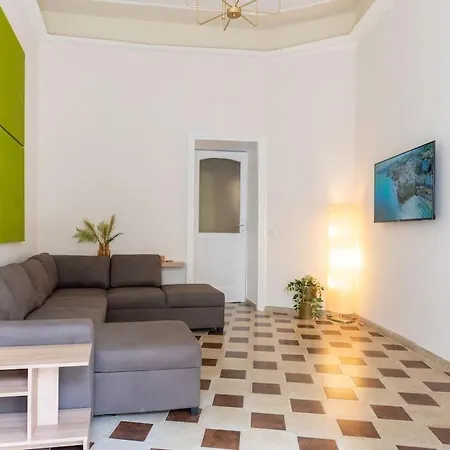 The Shelter 5 * Naples