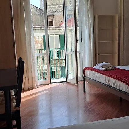 Trinita' Maggiore Home/ Historic Center