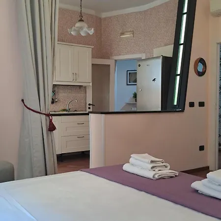 Apartment Trinita' Maggiore Home/ Historic Center *