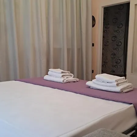 Trinita' Maggiore Home/ Historic Center
