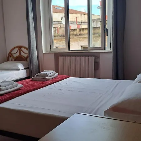Trinita' Maggiore Home/ Historic Center