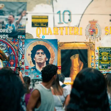 Mira Maradona