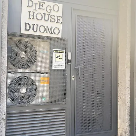 Diego Hause Duomo Neapol
