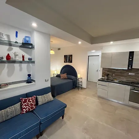 Penny Black Apartment *