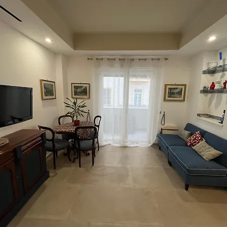 Penny Black Apartment *