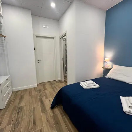 Aura Naples