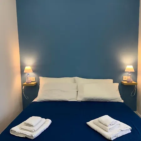 Aura Naples