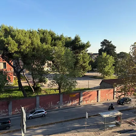 In - Lovely Near The Airport Apartment