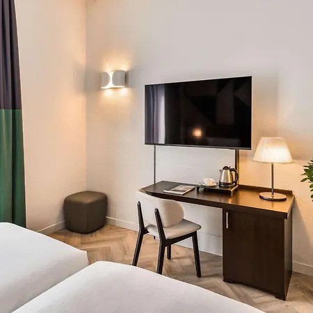 Mercure Centro Angioino 4*