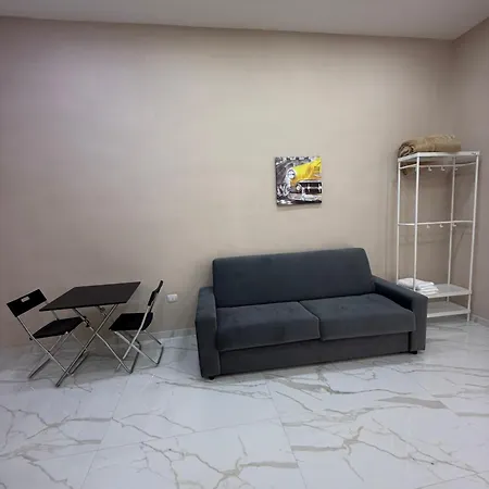 Appartamento Valentino Caracciolo 105 *