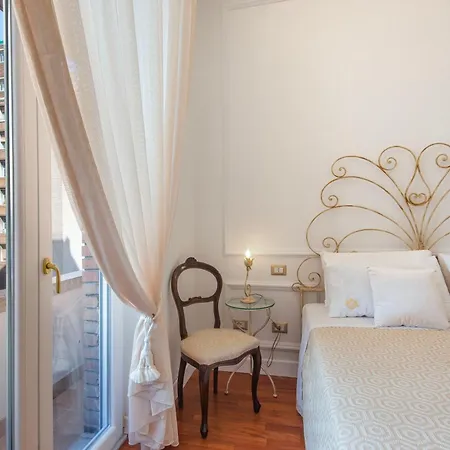 Alojamento de Acomodação e Pequeno-almoço Residenza Borbonica 2*