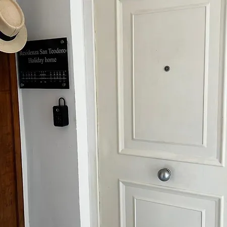 Residenza San Teodoro Chiaia Dimora Storica * Nápoles