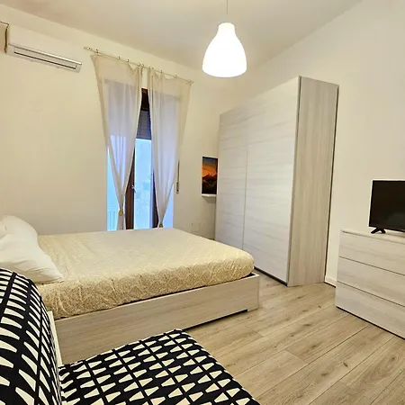 Nocelle Naples