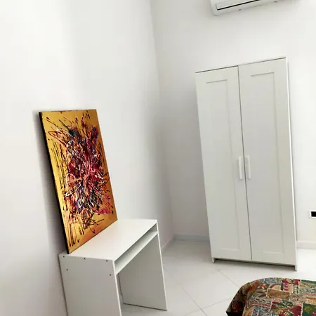 Inside Naples-dint'e'viche' Apartment *