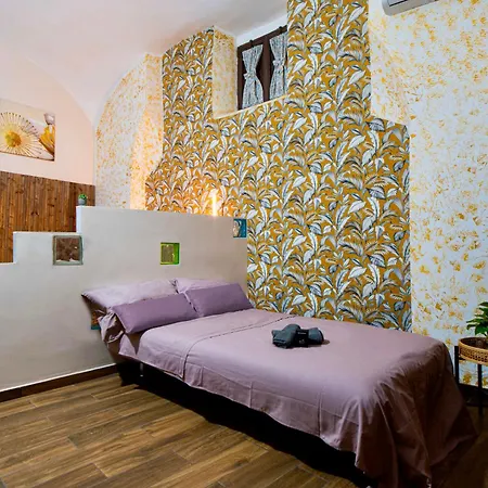 Spaccanapoli 3min - Charming Typical Flat Naples