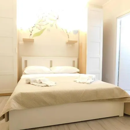 Isabel A Cavour Apartment
