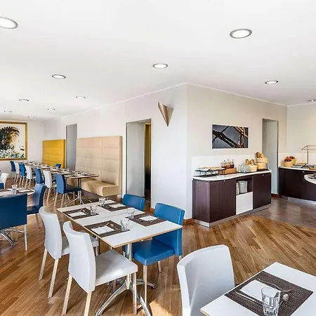 Szálloda Mercure Centro Angioino 4*