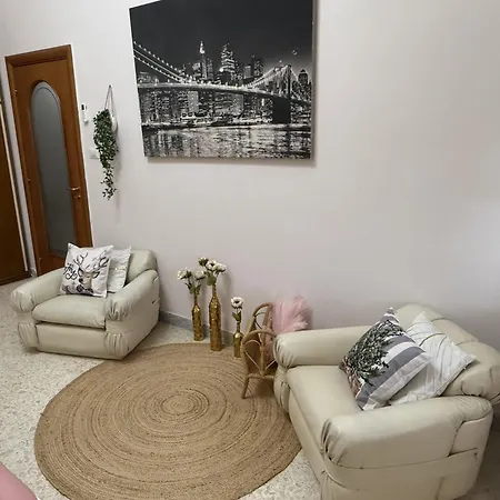 In - Lovely Near The Airport Apartment Naples