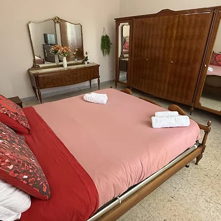 In - Lovely Near The Airport Apartment *