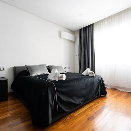 Apartment Chiaia-piazza Amedeo Close Metro Station And Sea Naples