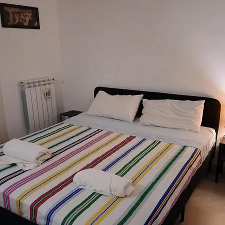 Homestay Stanza In Alloggio Ai Quartierispagnoli