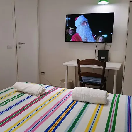 Stanza In Alloggio Ai Quartierispagnoli *