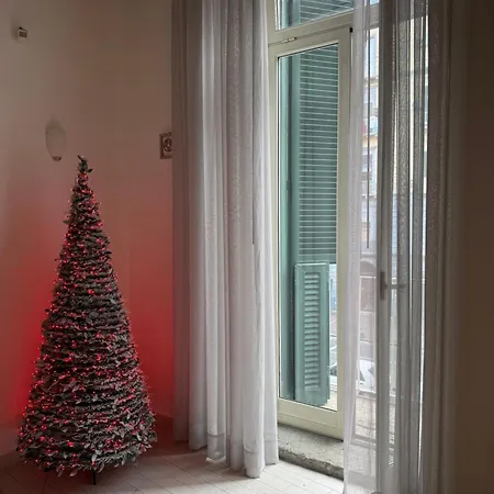 Resta Cu Mme A Chiaia Apartamento