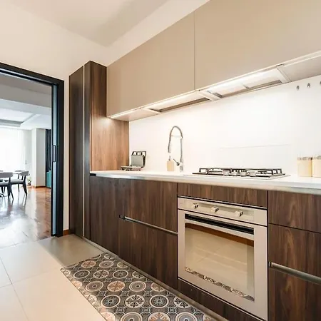 Chiaia-piazza Amedeo Close Metro Station And Sea Apartment