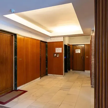 Apartment Chiaia-piazza Amedeo Close Metro Station And Sea