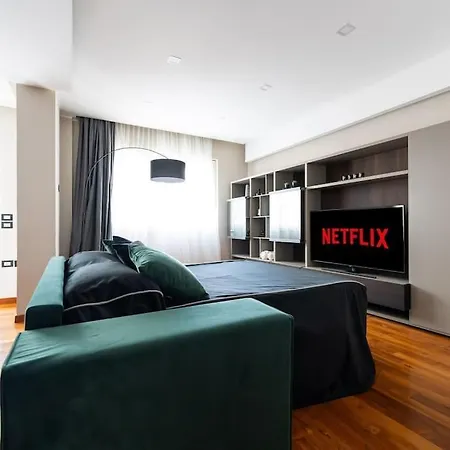 Chiaia-piazza Amedeo Close Metro Station And Sea Apartment Naples