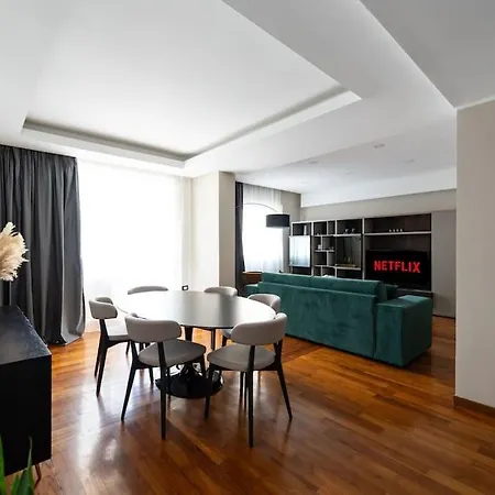Chiaia-piazza Amedeo Close Metro Station And Sea Apartment