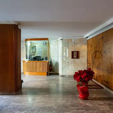 Chiaia-piazza Amedeo Close Metro Station And Sea Apartment Naples