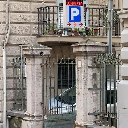 Apartment Chiaia-piazza Amedeo Close Metro Station And Sea Naples