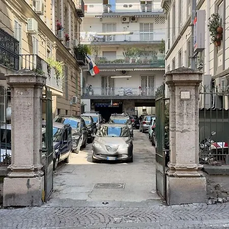 Chiaia-piazza Amedeo Close Metro Station And Sea Apartment Naples