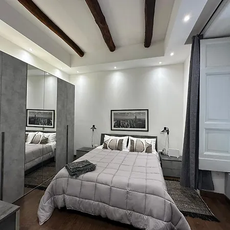 Apartment Bilocale A Chiaia Vicino A Via Dei Mille *
