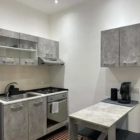 Bilocale A Chiaia Vicino A Via Dei Mille Naples