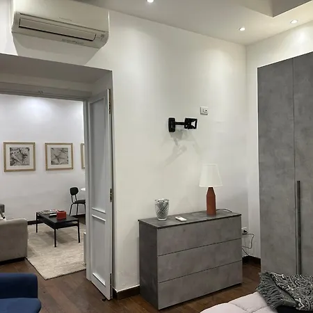 Apartment Bilocale A Chiaia Vicino A Via Dei Mille *