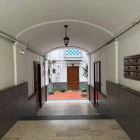 Bilocale A Chiaia Vicino A Via Dei Mille Naples
