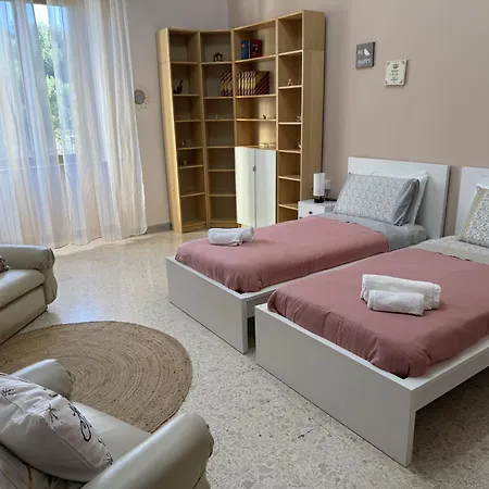 In - Lovely Near The Airport Apartment Naples