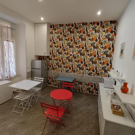 Da Ary Colorful Bed & Breakfast Naples