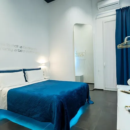 Skyhouse Chiatamone Bed & Breakfast