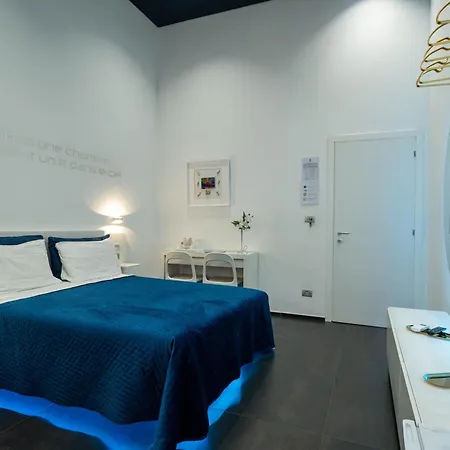 Skyhouse Chiatamone Bed & Breakfast 2*
